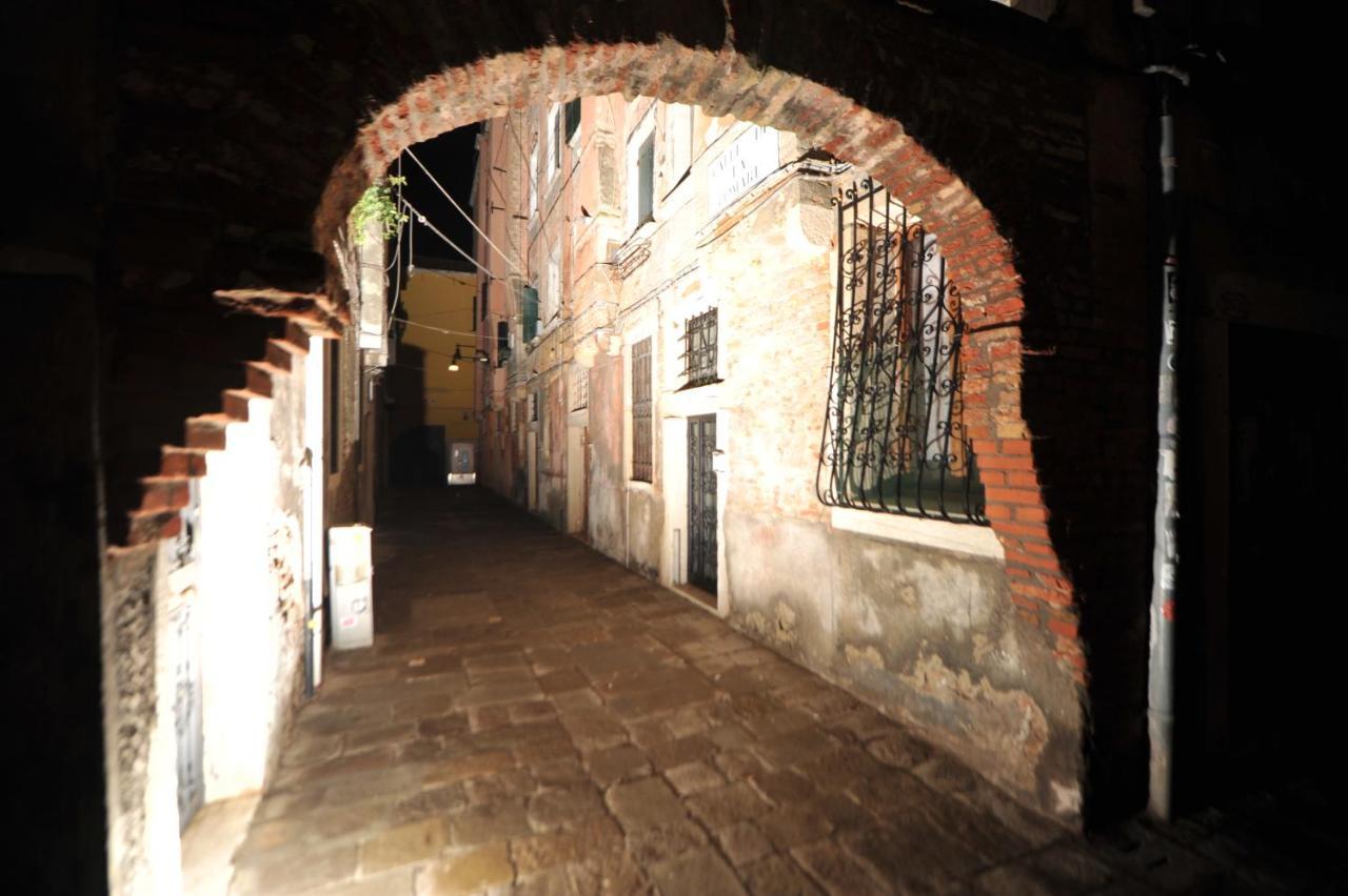 Calle De La Comare Veneţia Exterior foto